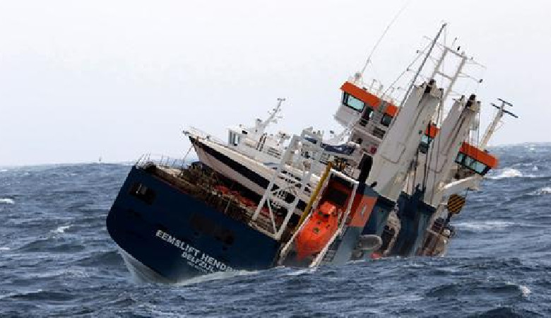 Holenderski statek czeka na akcję ratowniczą